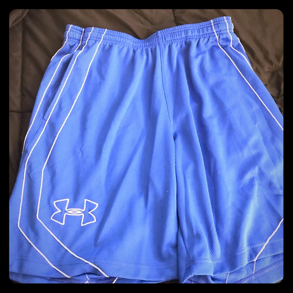 Under Armour shorts size m loose fit (never worn)